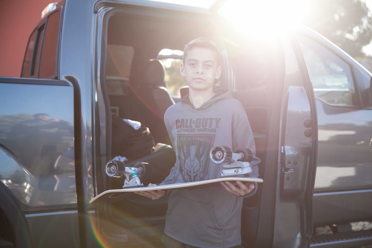 HUCKmagazine's tweet photo. Trading in guns for skateboards in the USA, no questions asked: https://t.co/i1uq1TCfW5 #Huck54 https://t.co/Z3gdlCmJfc