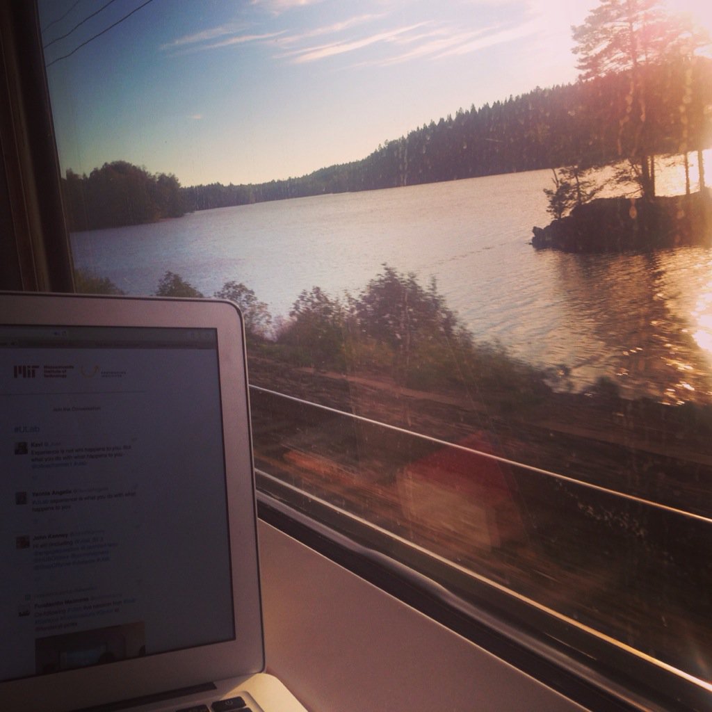 FannyDsson's tweet photo. #ULab Following the live session from a train through Sweden. https://t.co/GPHqGfK74V