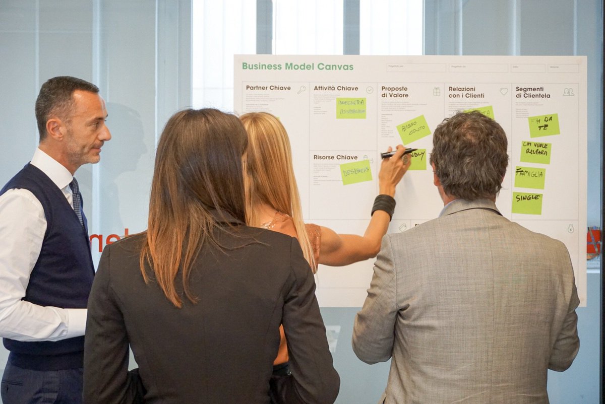 beople_it's tweet photo. Primi tentativi di #mapping: è importante non solo il "cosa", ma anche il "dove" #BMDMasterclass #BusinessDesign @Formazione24ORE @MudecMi https://t.co/9bGgkOON5f