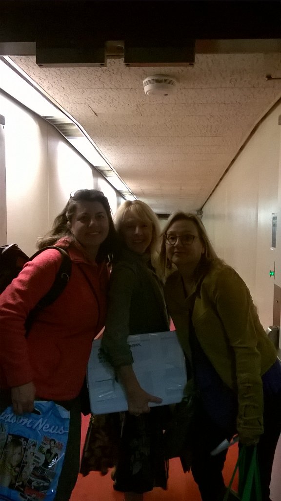kimhornsby's tweet photo. Down the jetway to #InDscribecon2016 #Indscribecon #Burbankbound #sixam #writersconference https://t.co/TEklRVxJYt