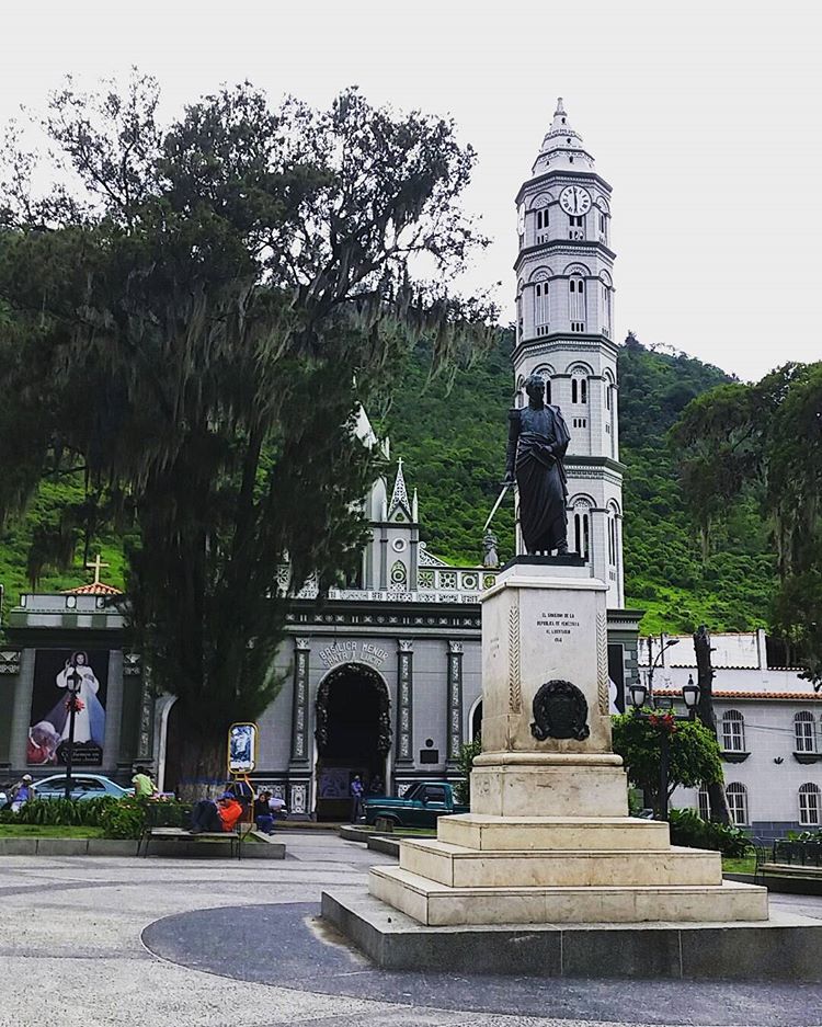 MiMerida_ve's tweet photo. Basílica Menor de Santa Lucía, dedicada a Santa Lucía, patrona de Timotes. #Venezuela #merida #pueblo #viaje https://t.co/x838VLofpV