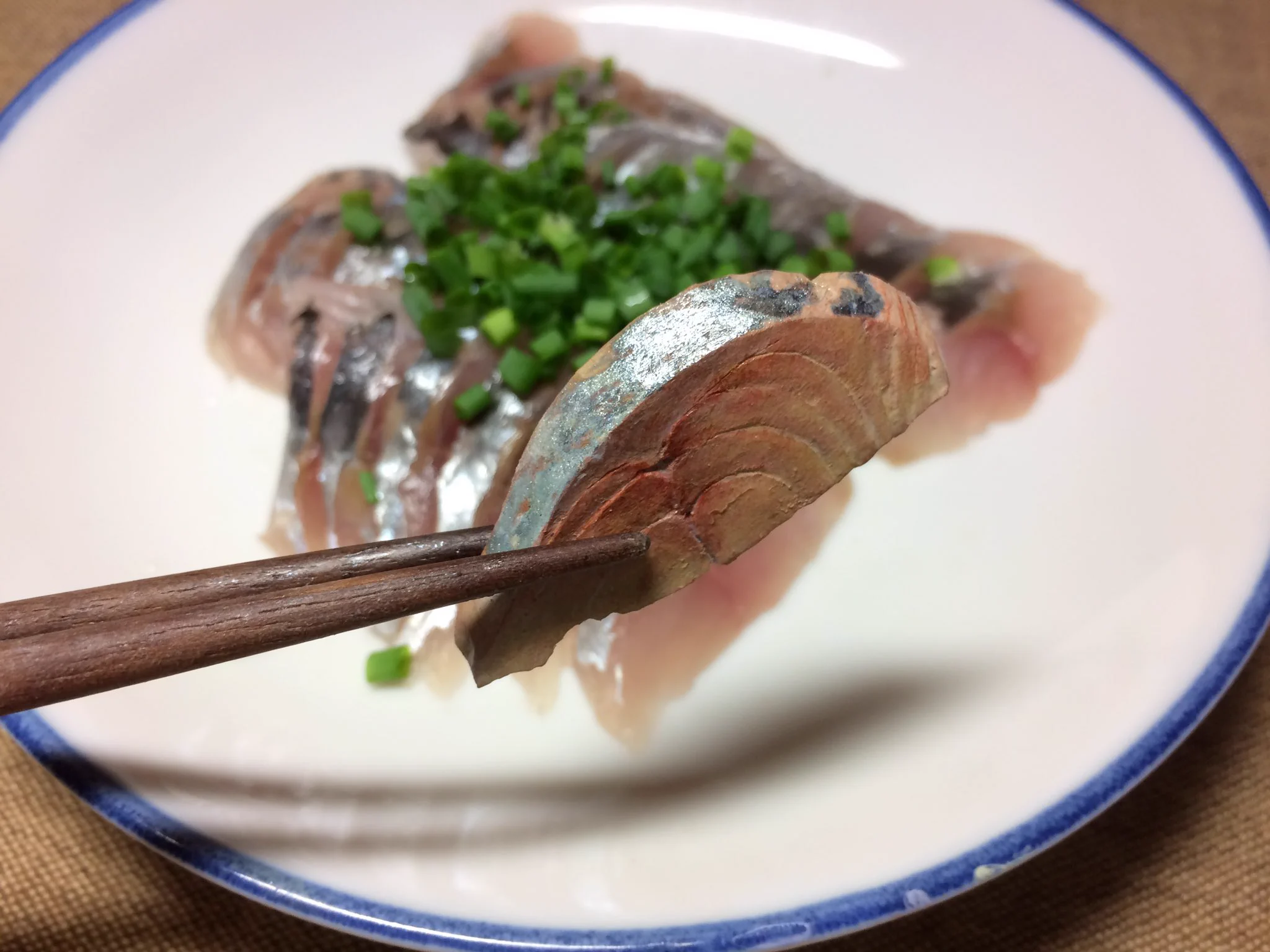 おいしそうなアジの刺身があると思って食べようと思ったらｗｗｗ