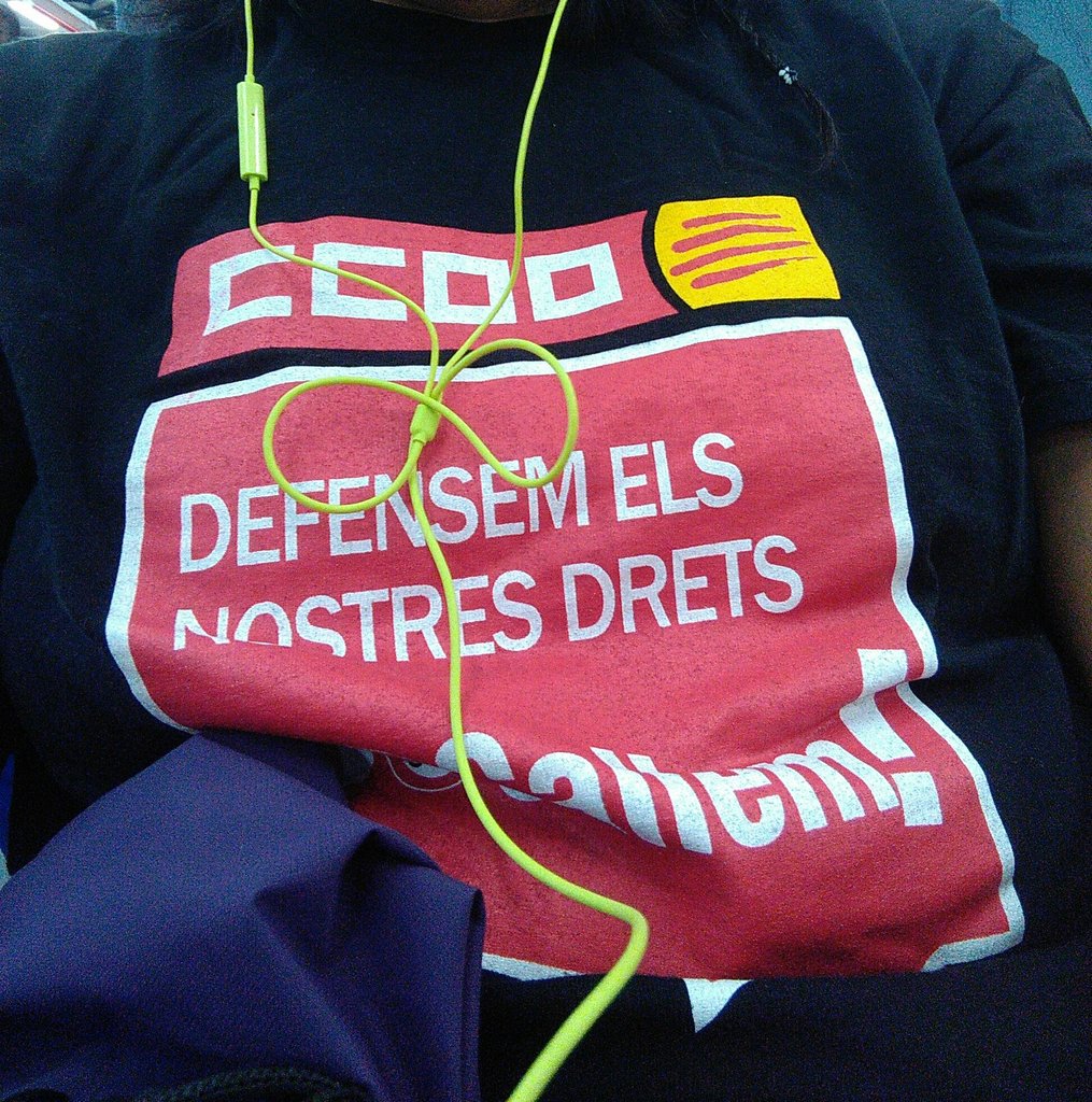 RuanoMarta's tweet photo. Al tren cap a la mani. TREBALL DIGNE I AMB DRETS. A les 18h,Foment del Treball.Vens? @CCOOpublica #TreballDigne https://t.co/JtPeggaXpm