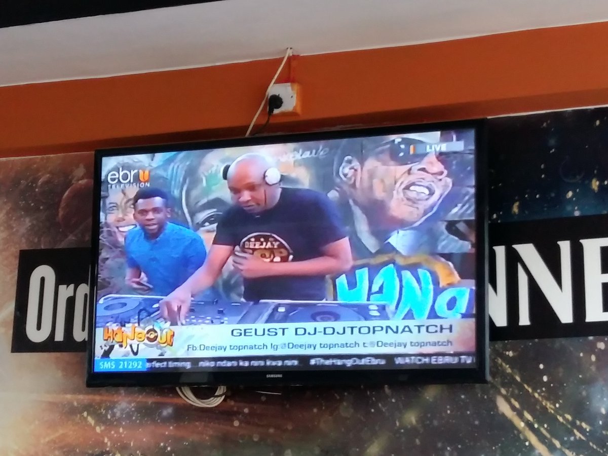 djDrim254's tweet photo. @WekeDaniel @TheHangoutEbru  We are tuned in from @VenusLoungeBar Supporting our own...
#Nomaree
#BiggieEnt https://t.co/CvNTDEKCD2