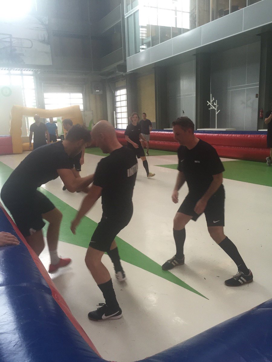 Daar gaan ze hoor! Het voetbaltoernooi is onderwegens.