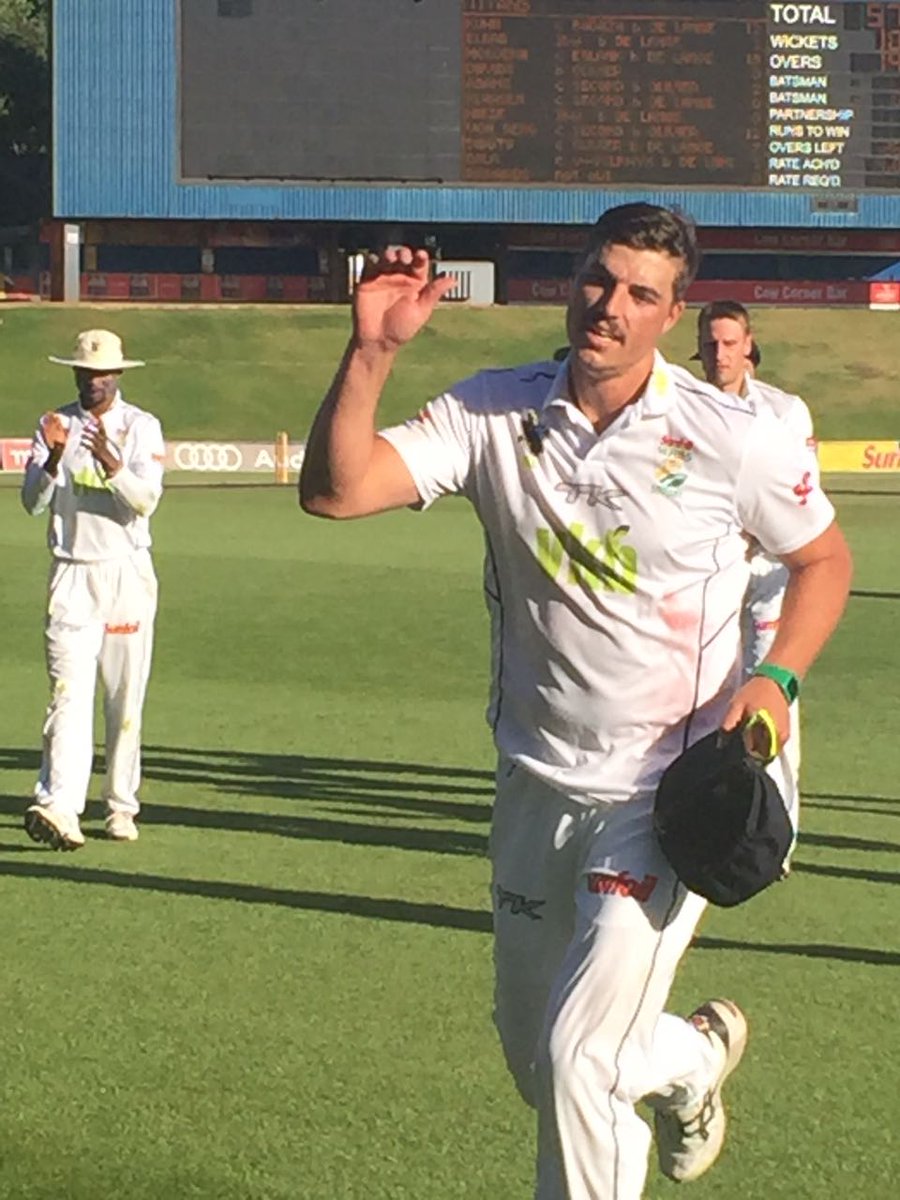 VKB <a href="/KnightsCricket/">Knights</a>  #MarchantdeLange (7/30) &amp; @Duanne992 (3/30) bowl <a href="/Titans_Cricket/">Momentum Multiply Titans</a> out for 57 in their 2nd innings

#ItsKnightTime