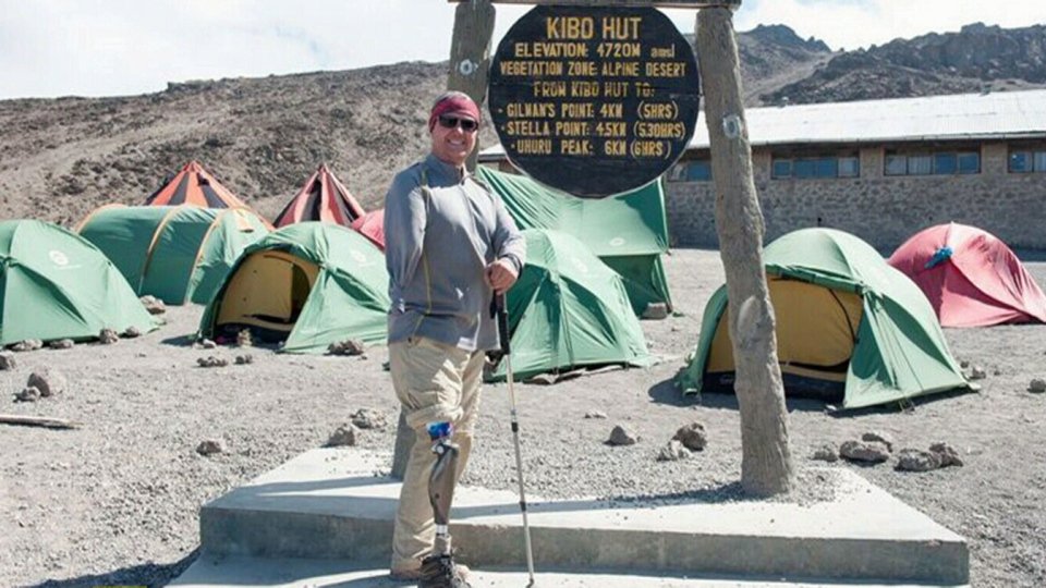 CTVNews's tweet photo. Unsung Hero: Meet John Cairns, the double amputee who climbed Kilimanjaro https://t.co/UJavU5VhUe https://t.co/K4rDklJzrI