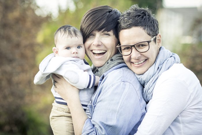 LGBTfamilie's tweet photo. L’ouverture de l’adoption de l’enfant du/de la partenaire aux couples de même sexe devient réalité 😍✨😍 https://t.co/w1ctWSynJ3 https://t.co/WXM3zWuCuj