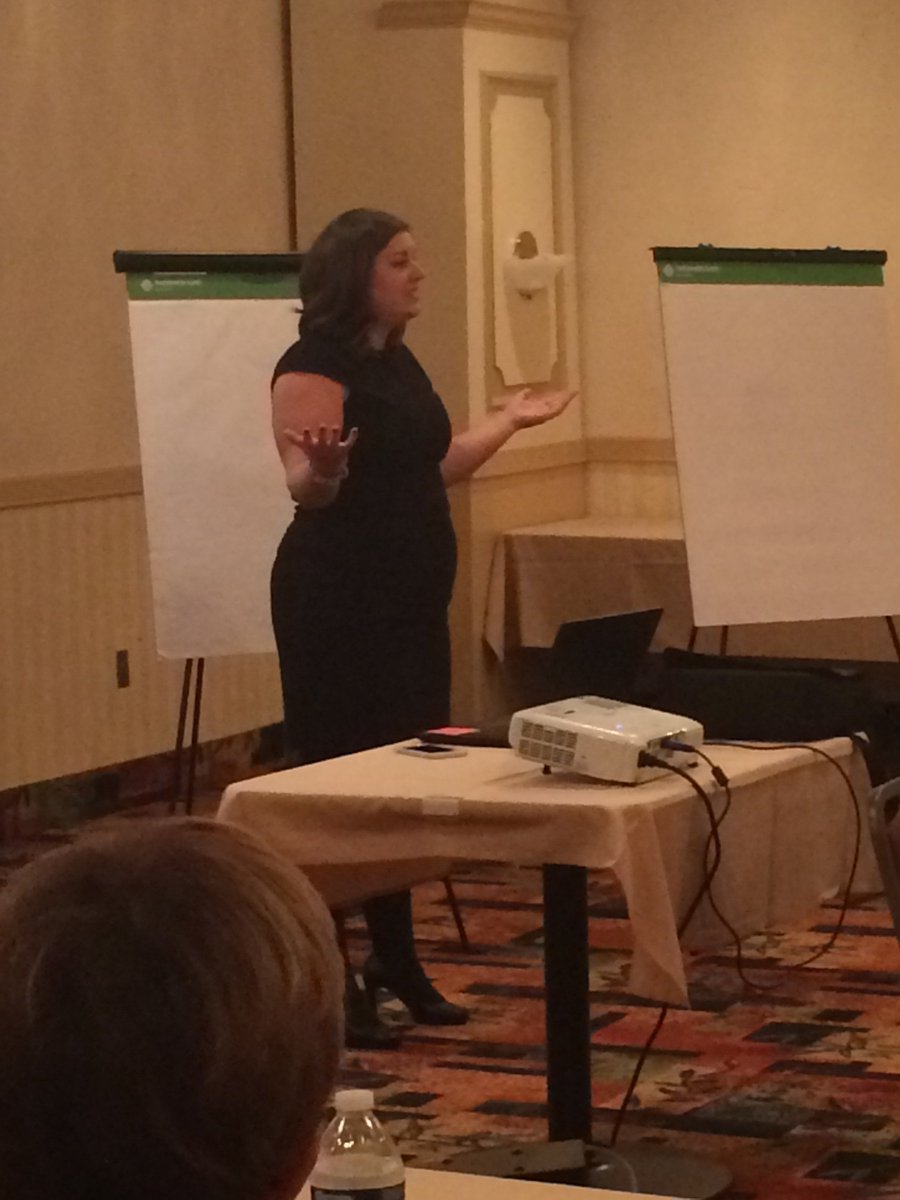 leadmentordev's tweet photo. @ProfPifer sharing her brilliance #ALI #midcareerfaculty #GLCA #LeadMentorDevelop https://t.co/5Wl9HvU9O0