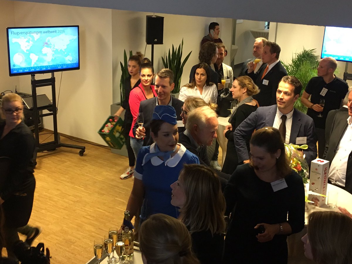 imgroenlo's tweet photo. Veel persbelangstelling voor de opening van EUclaim in Duisburg. IdeeMedia stond aan de wieg van dit internationale bedrijf. https://t.co/hcds7d11rH