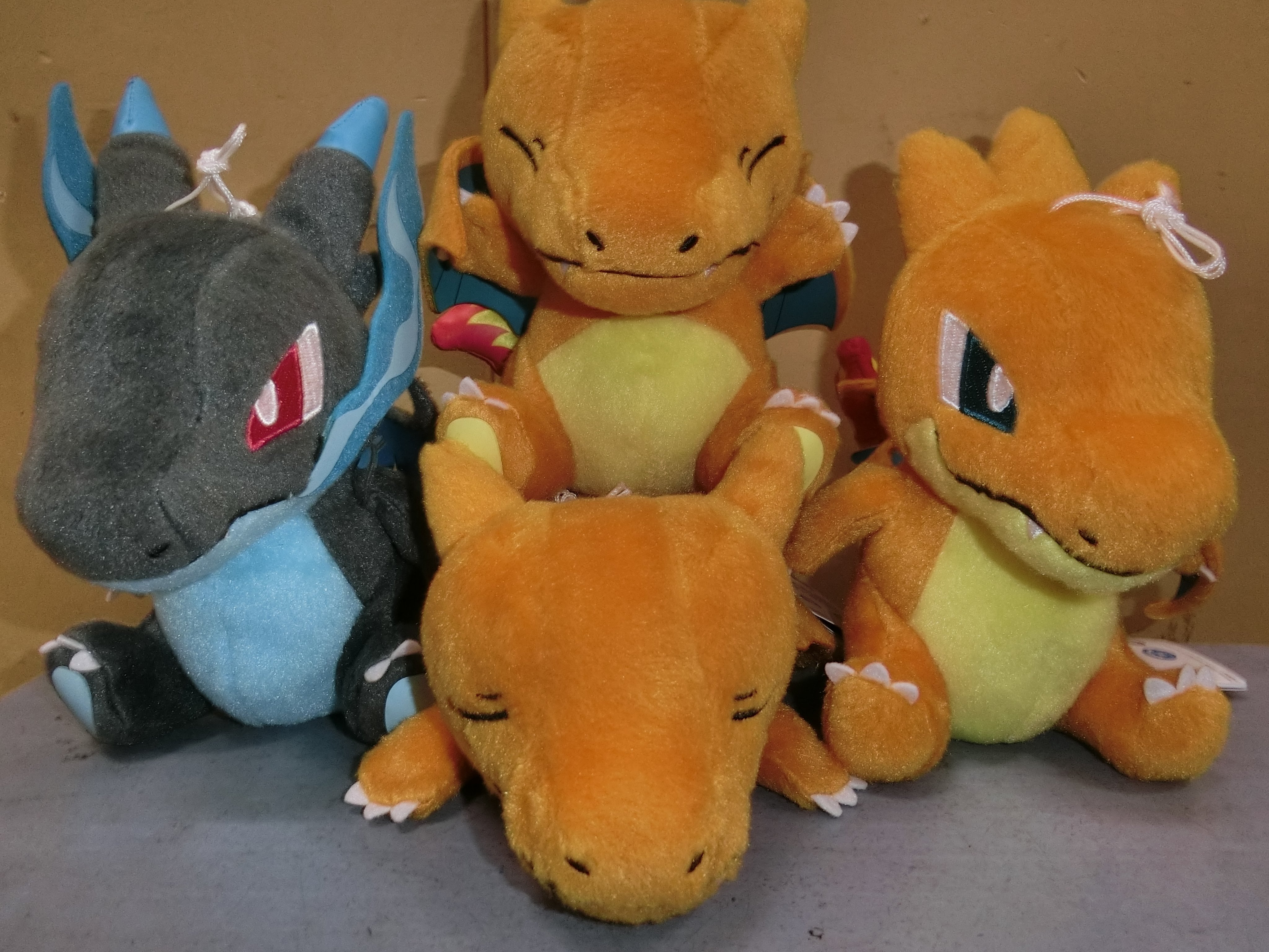 Namco梅田店 景品情報 本日 1f景品ｺｰﾅｰより ﾎﾟｹｯﾄﾓﾝｽﾀｰxy Amp Z ｺﾛっとまんまるぬいぐるみ ﾘｻﾞｰﾄﾞﾝ ﾒｶﾞﾘｻﾞｰﾄﾞﾝx ﾒｶﾞﾘｻﾞｰﾄﾞﾝy の投入が完了しました かわいいしかっこいいし さすがﾘｻﾞｰﾄﾞﾝですね ご来店をお待ちしています T Co