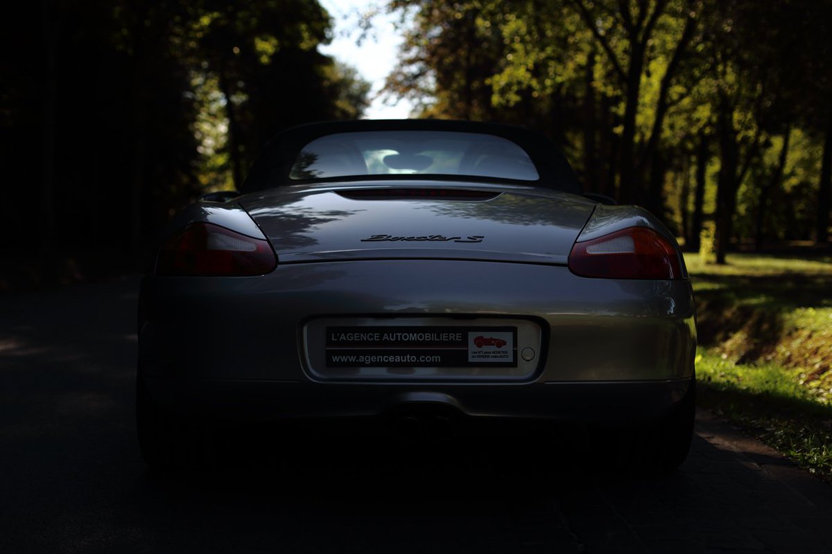 Une jolie voiture va bientôt faire son entrée, stay tuned ! #Porsche