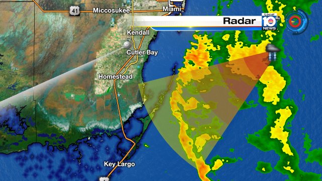Rain band with gusty showers & storms inching closer to Biscayne Bay #HurricaneMatthew #Flwx https://t.co/aGJnxAuqF0