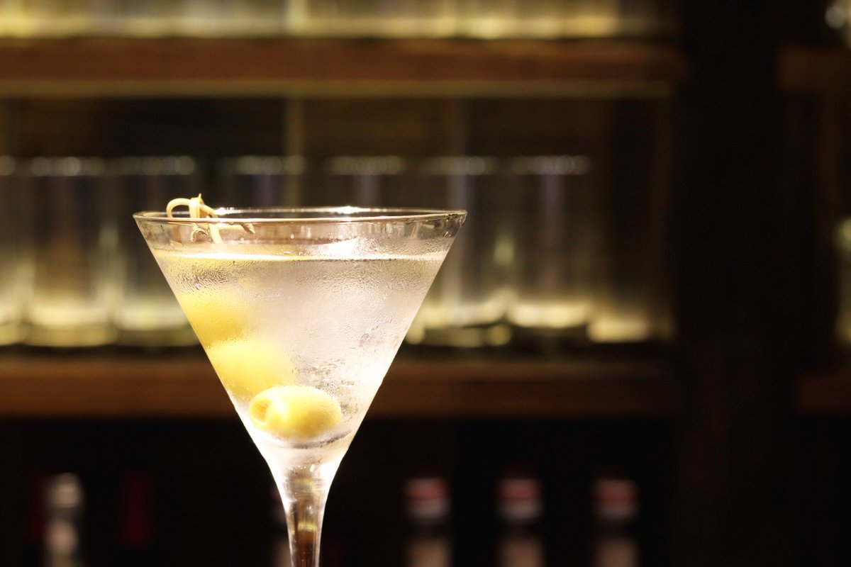 atarigastroteka's tweet photo. ¿Apetece un #drymartini ? Llega el #puente y toca disfrutar. ¿Has probado los #cocktails de nuestro #bartender Ricardo? Ondo pasa!
#AtariSS https://t.co/K2yY5KDW6h