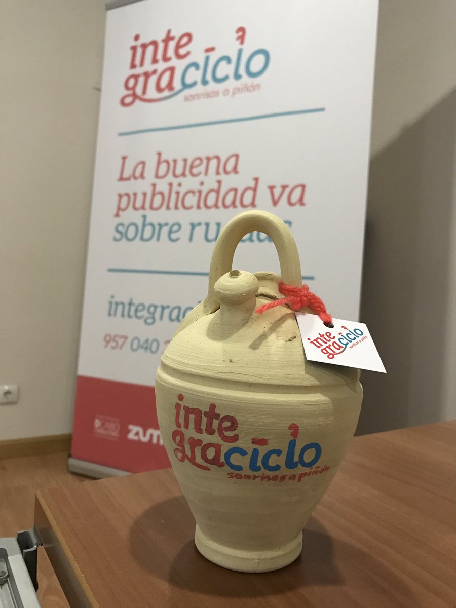 integraciclo's tweet photo. ¿Habéis visto los botijos que regalamos en nuestra presentación? Son obra de @Botijo_Online, otro proyecto social que nos encanta! 😍 https://t.co/jFSUAA1IPT