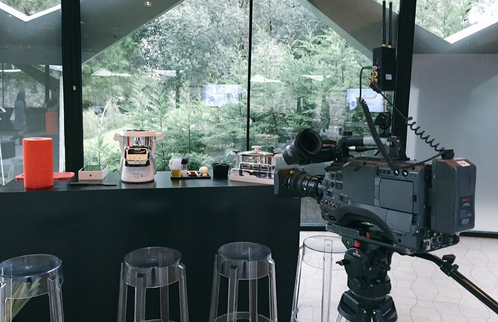 esquema_prod's tweet photo. Hoy producimos showcookings en Barcelona. PANASONICS + RADIO ENLACES #tv #panasonic #contents https://t.co/Izf39kvBPR