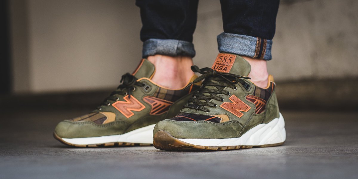 new balance 585 ball and buck