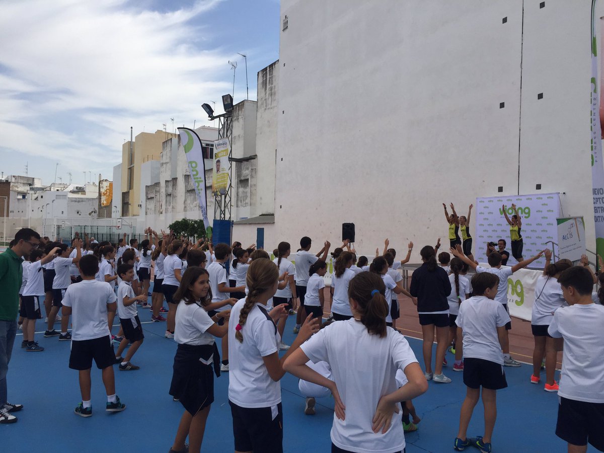 vidingsevilla's tweet photo. #BeActive para luchar contra la obesidad infantil. Viding junto a la @FundacionVAS. https://t.co/T2oItiWA2X