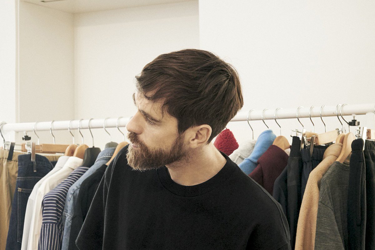 Mode : Entretien avec Christophe Lemaire qui est passé d’Hermès à Uniqlo bit.ly/2dMY1LD