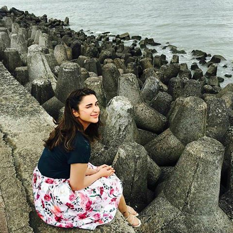 BuzzingTracks's tweet photo. #BuzzingHot - @ParineetiChopra at #Nariman Point today for a shoot. https://t.co/XZt7EqKDzu