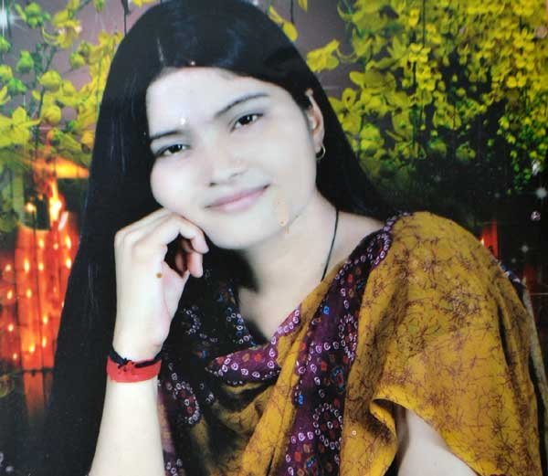 news24tvchannel's tweet photo. शादी के बाद 3 लड़कों से थे इस युवती के संबंध, पता चला तो... #Wife #Relations #OtherMen #Husband #Murd https://t.co/M13TRDhjg7 https://t.co/EOfmaRoy2l