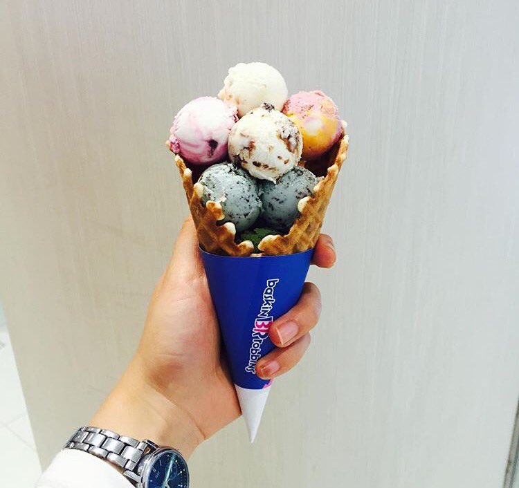 callme1993's tweet photo. 韓国のサーティワンで話題の
💟10mini💟

450円でなんと10種類のアイスを選ぶことが出来ます😘🌈

韓国へ行った際は是非バスキンロビンスへ！🏃‍♀️🏃‍♀️🏃‍♀️🇰🇷💓😎

#callme1993 
#배스킨라빈스 https://t.co/9MNSCQDlKI
