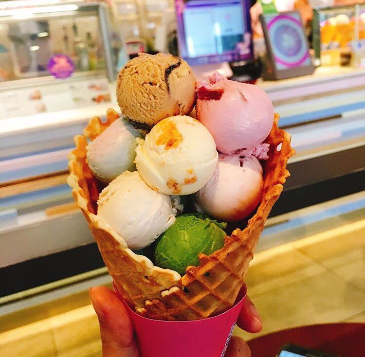 callme1993's tweet photo. 韓国のサーティワンで話題の
💟10mini💟

450円でなんと10種類のアイスを選ぶことが出来ます😘🌈

韓国へ行った際は是非バスキンロビンスへ！🏃‍♀️🏃‍♀️🏃‍♀️🇰🇷💓😎

#callme1993 
#배스킨라빈스 https://t.co/9MNSCQDlKI