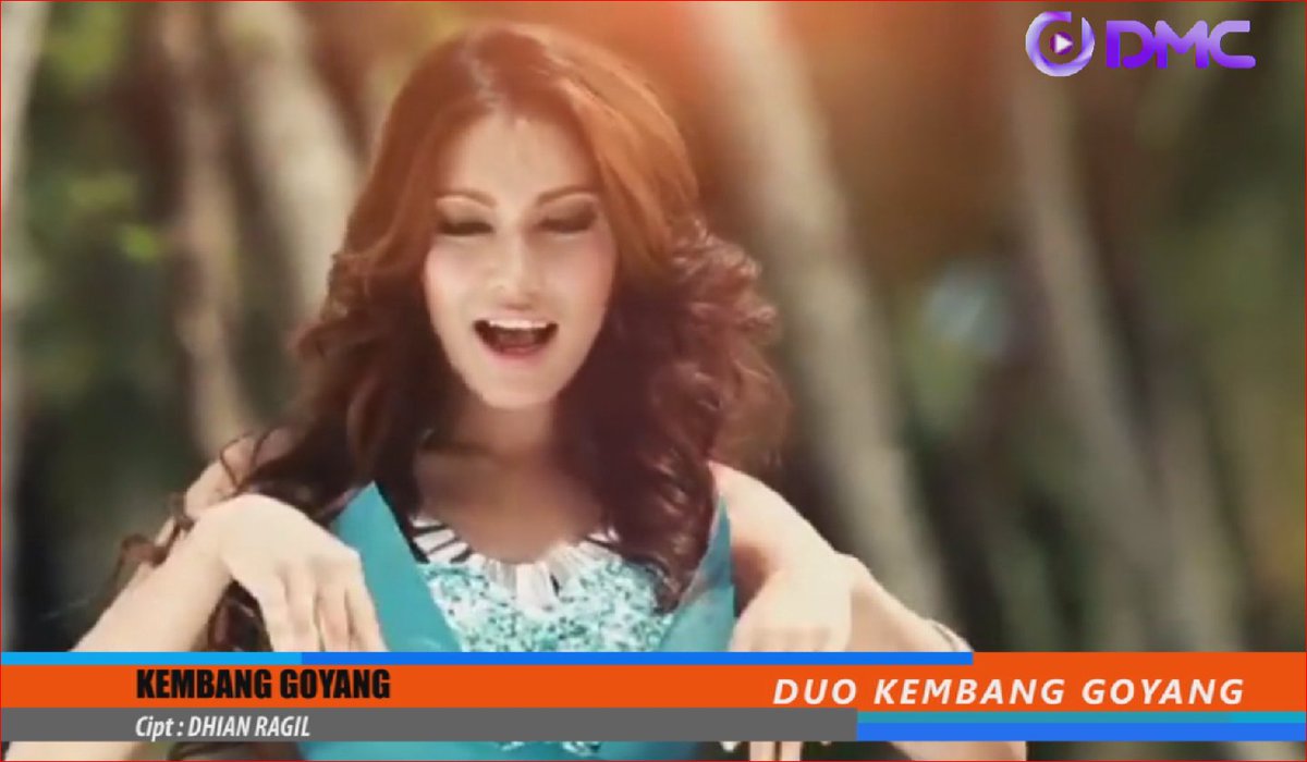 salam_DMCtv's tweet photo. Now Playing salaaam dmctv DUO KEMBANG GOYANG KEMBANG GOYANG @elsatyam #salamdmctv https://t.co/mGkoPfxycc