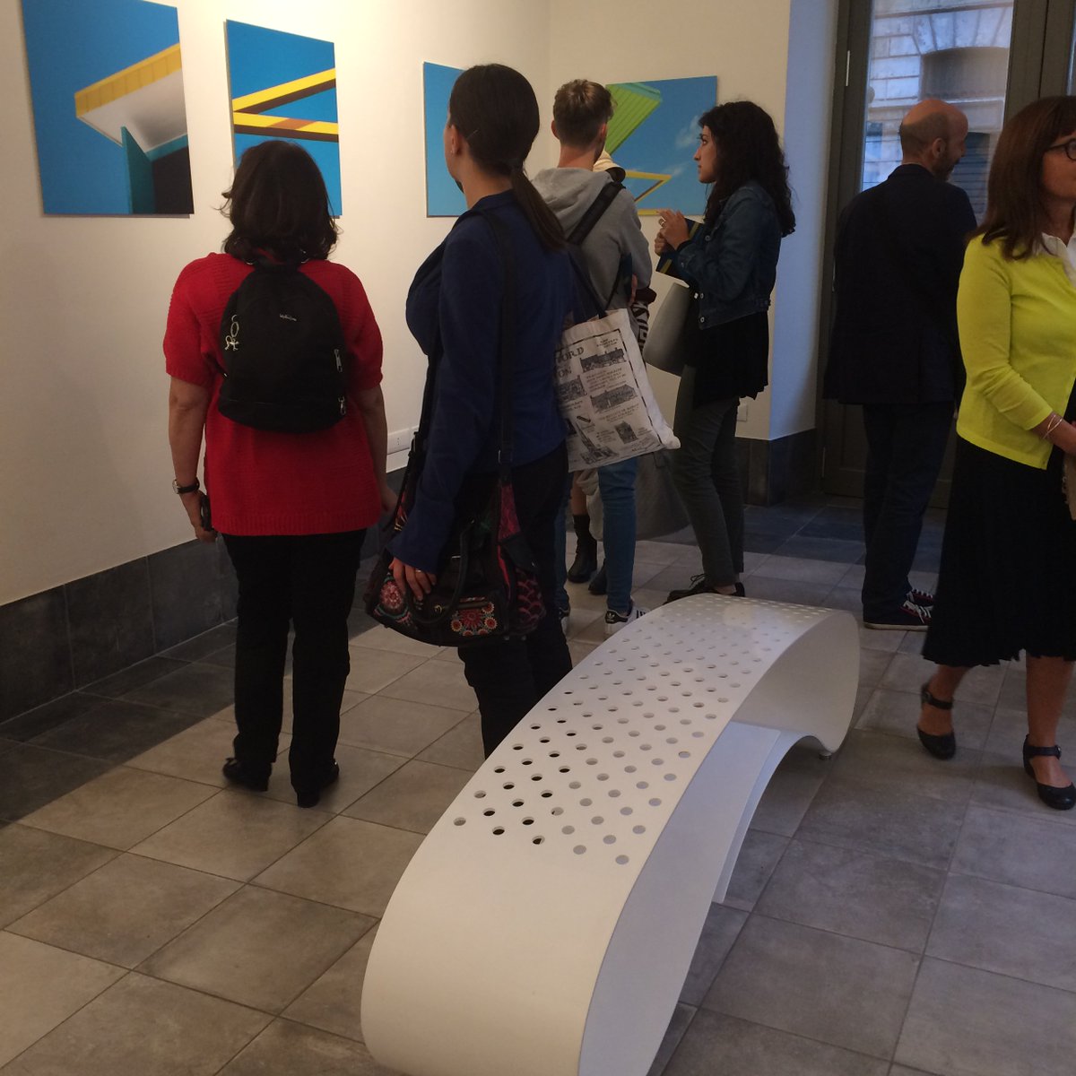 vogliacasa's tweet photo. Un vero successo l’inaugurazione di ieri sera dell’evento Le4Stagioni:E’ AUTUNNO! LUOGHI COMUNI San Salvario coordinata da #MarisaCoppiano https://t.co/bdbk866AcU