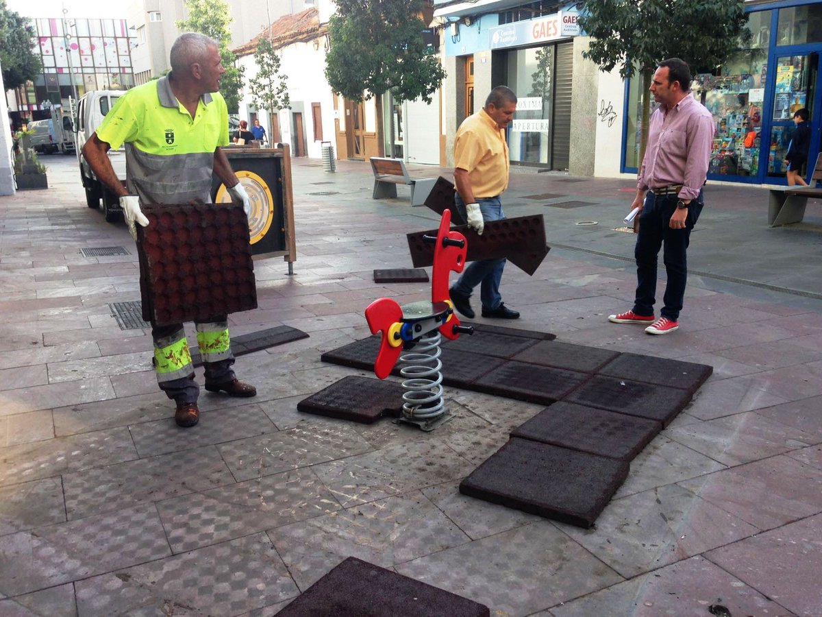 Ayun_Telde's tweet photo. Hemos recuperado las zonas de juegos infantiles en la principal arteria de la ZCA de San Gregorio que habían sido objeto de actos vandálicos https://t.co/UgK3mmg8Z2