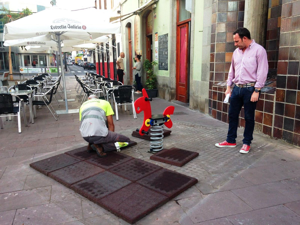 Ayun_Telde's tweet photo. Hemos recuperado las zonas de juegos infantiles en la principal arteria de la ZCA de San Gregorio que habían sido objeto de actos vandálicos https://t.co/UgK3mmg8Z2