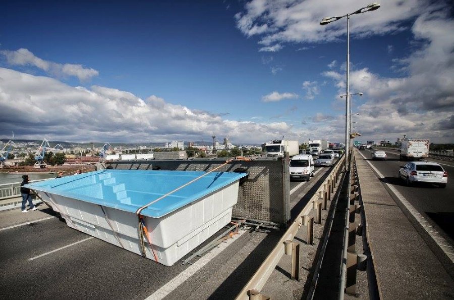 CompassPoolsEu's tweet image. Compass pool survived car accident without damage! Photo: FB Odtahovka.sk
@Reps_Pools @CompassPoolsNL @UnitedPools @WaterstreamLtd @TopkySK