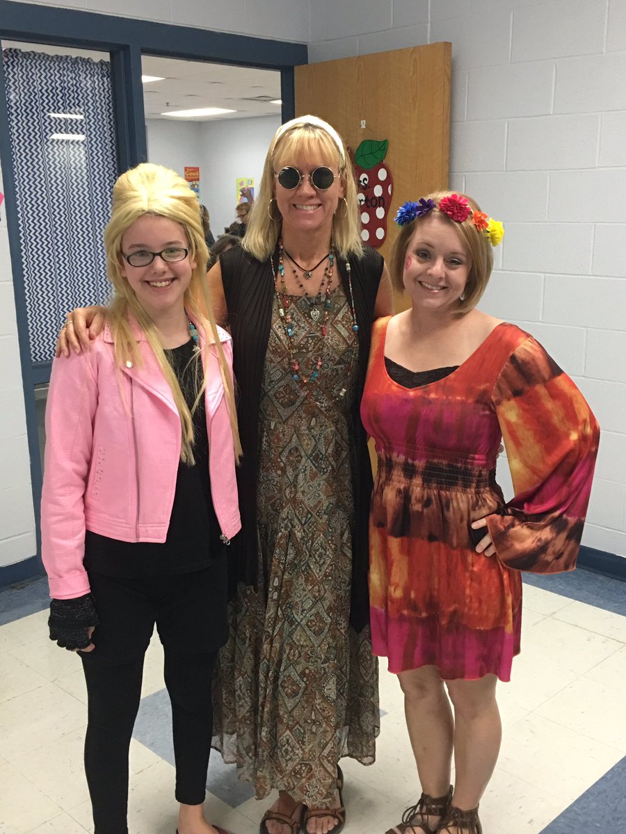 JodiNeff's tweet photo. Spirit Week at CMS... @Cambridge_CS, @CMSBOBCAT https://t.co/eA9CS4Loc4