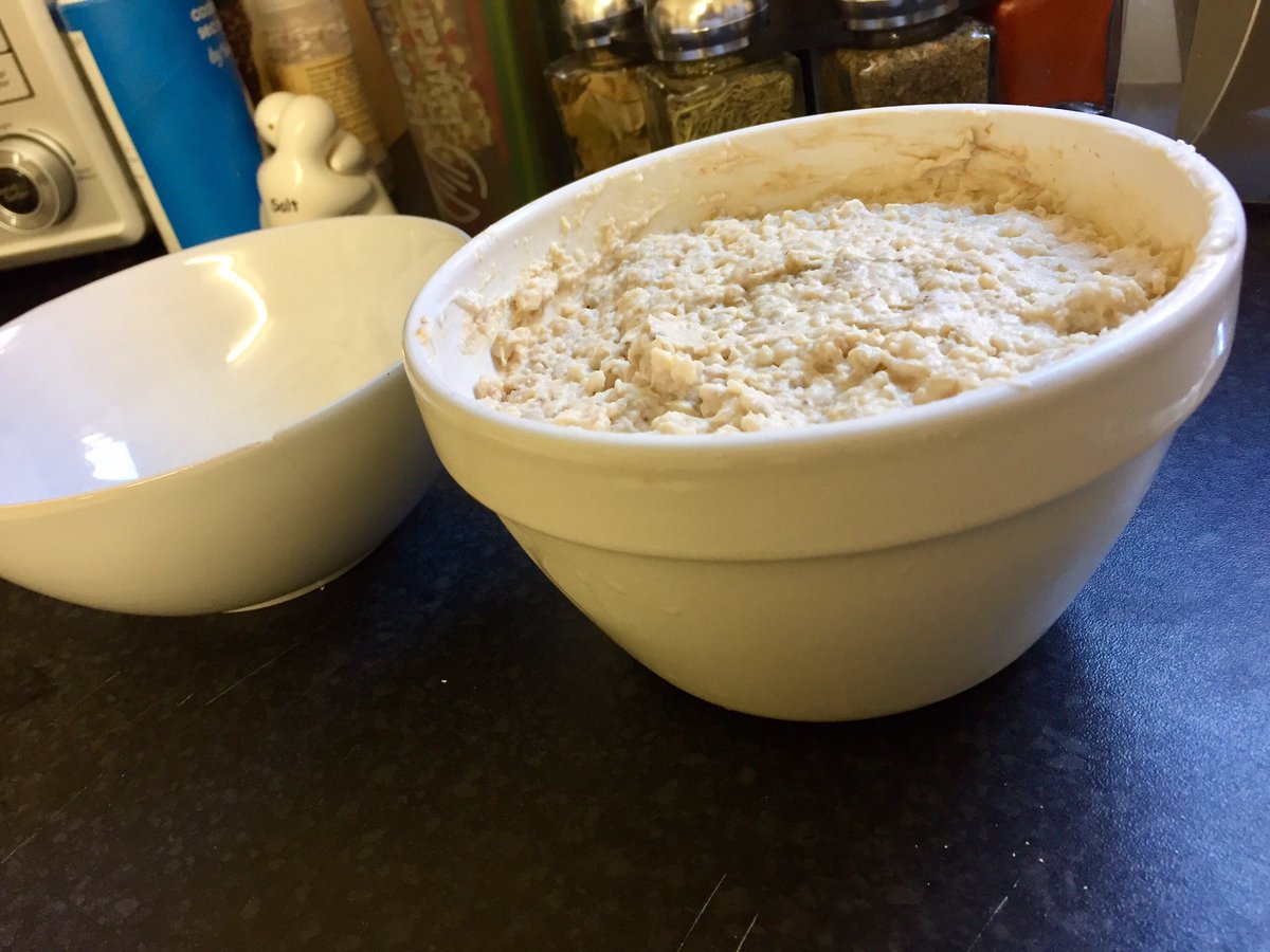 hannahbarretttt's tweet photo. 100g peanut butter #chillyoats waiting for me when I get home from a loooong shift 😏😎👑 @lauren_tickner https://t.co/ZXONh7T9dT