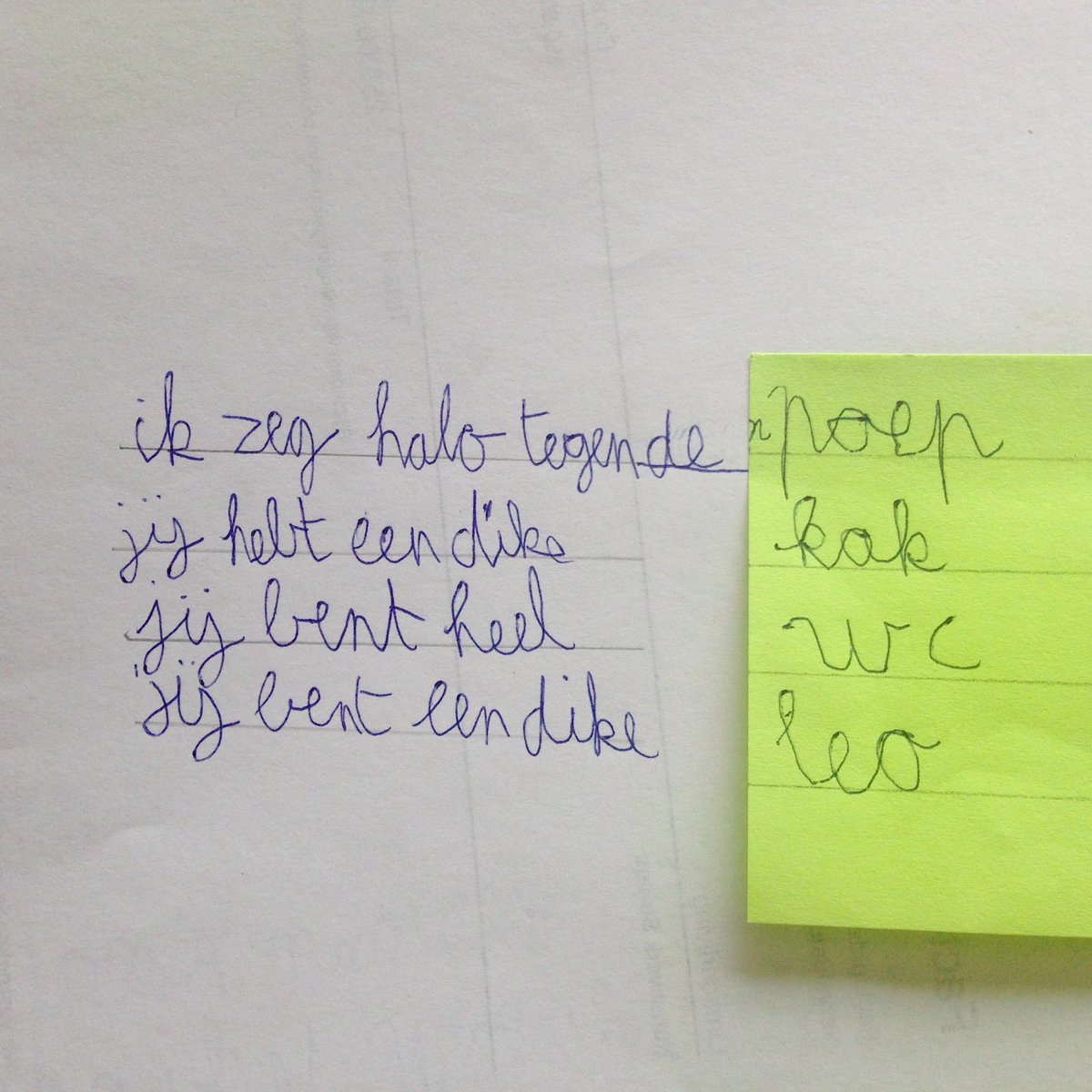 apesaartje's tweet photo. Geweldige resultaten als je de oefening van @hetschrijverke van de workshop Creatief Schrijven @PopUpClass_be met je kinderen probeert! 😹 https://t.co/eN08lWcq0X