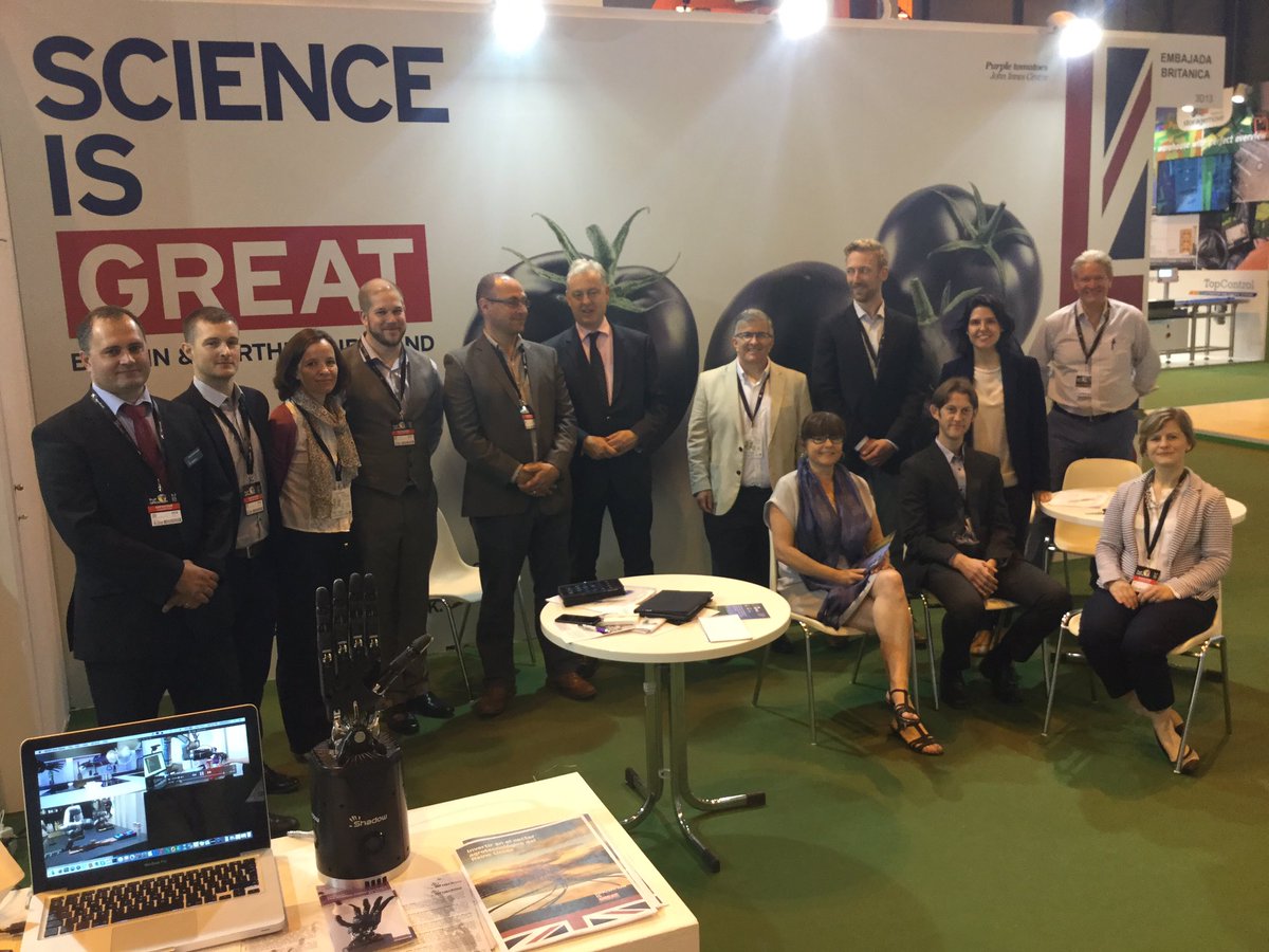 SIN_Spain's tweet photo. Seguimos en #FruitAttraction2016 una feria de oportunidades #ScienceisGREAT @SimonManleyFCO  @UKSINet @tradegovukESP https://t.co/KIrJJgmFs8