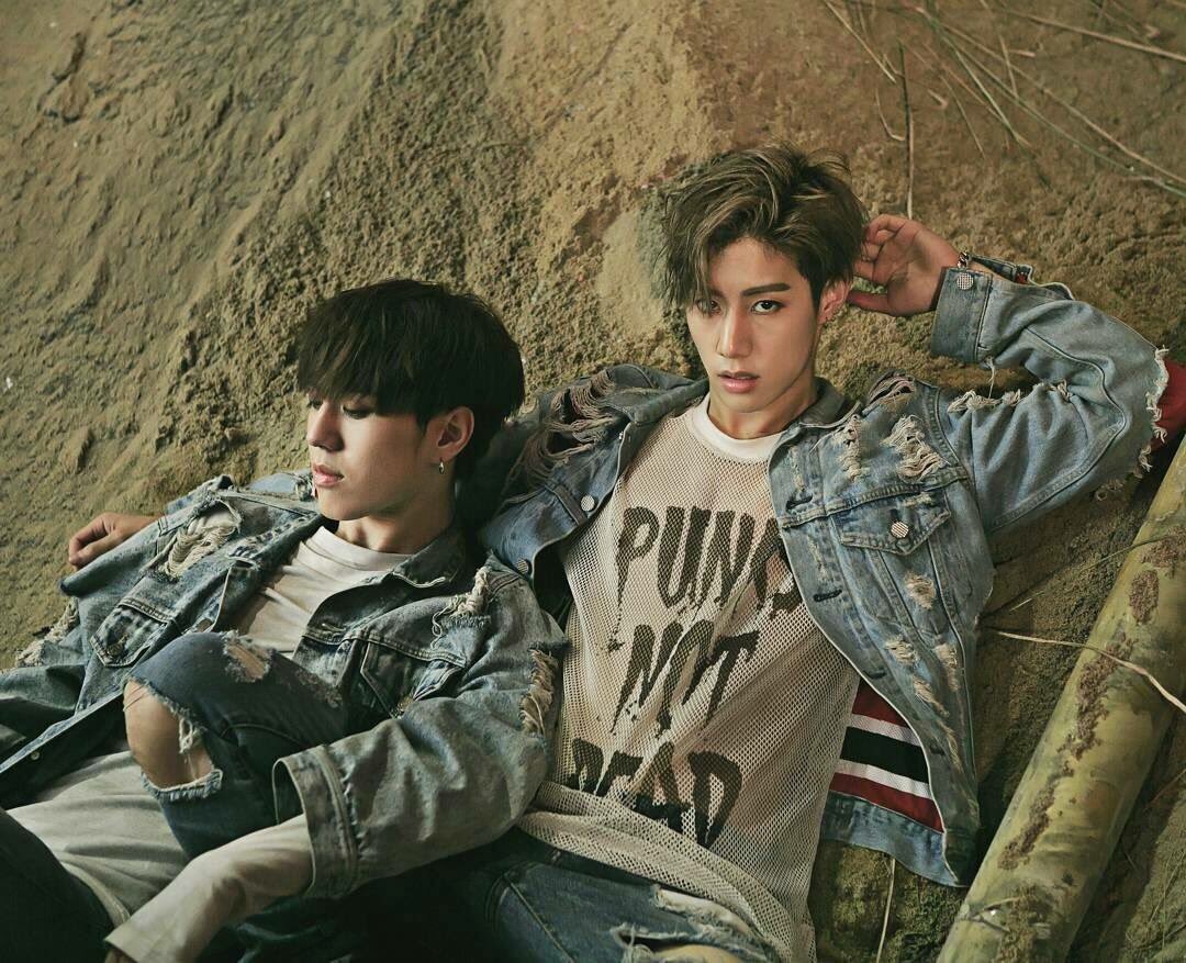 _markgyeomi's tweet photo. My bias and wrecker 😍 https://t.co/oweAs1edrw