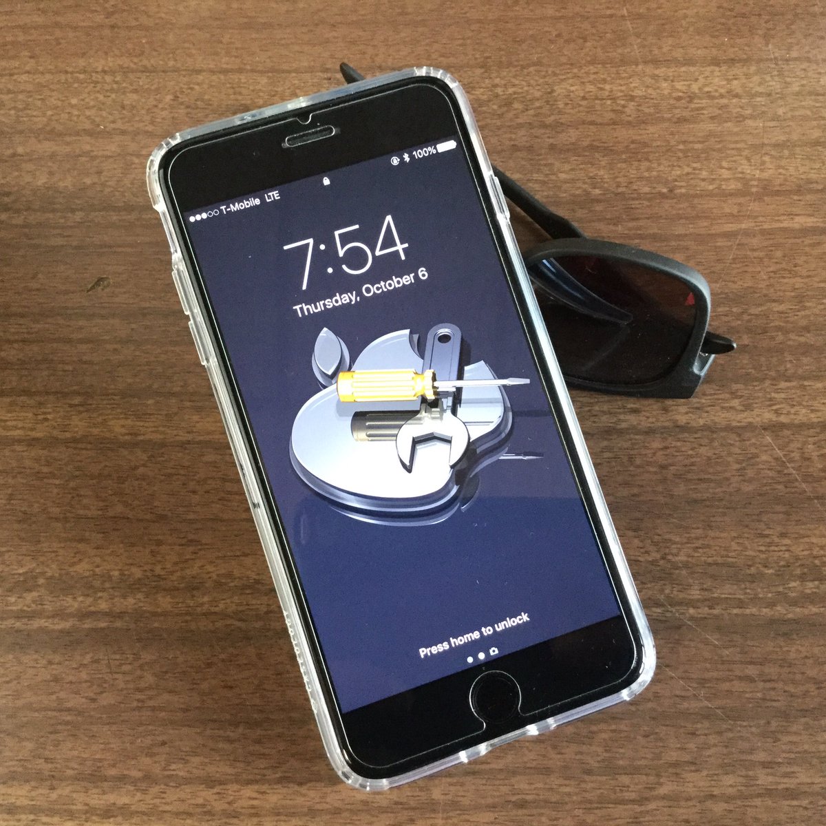 tlgstuff's tweet photo. #COTD (case of the day) the #WaterfallSeries by @caseology for the #iPhone7Plus let the #JetBlackBeauty show while being #proTECHted https://t.co/jQoUPfKYQo