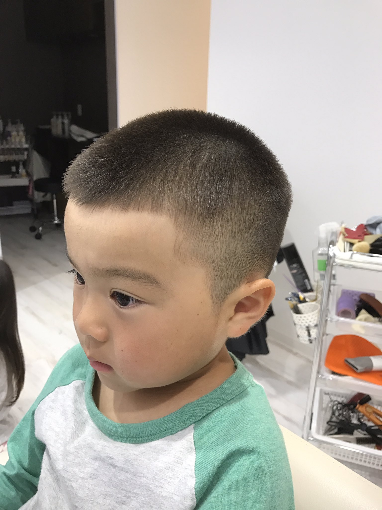 Banshige Kreva Hair 海兵みたいなボウズにして欲しいってことで 横2mm 上1 5cmのオシャレボウズにしました 愛荘町美容室 子供カット ボウズ 坊主 T Co Rulkb7kctd Twitter