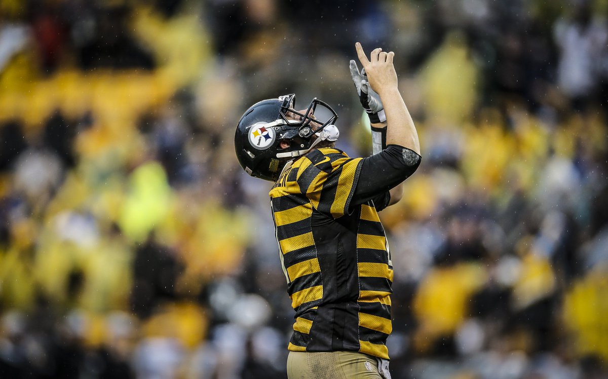 steelers's tweet photo. 🐝 #TBT https://t.co/OJySz6Sxxb