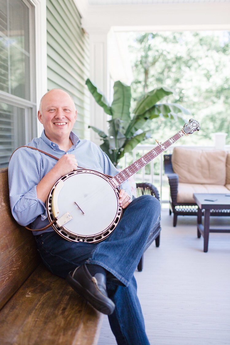 bitandgrain's tweet photo. It feels like 🍁Fall 🍂 which means bluegrass season. Sink your teeth into this story about banjo master Jim Mills https://t.co/orJWB3D5cN https://t.co/jDEuXHJIXm