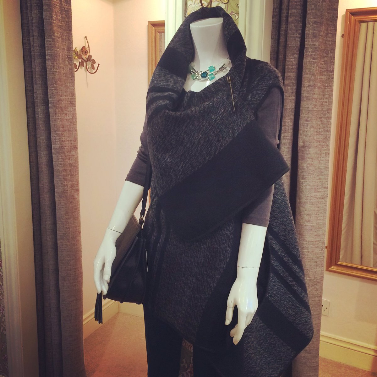VisualImpactUK's tweet photo. Today we ❤️this #yayawomen wrap #newcollection2016 #autumnfashion  #visualimpactiow #womensfashion #qualityandstyle https://t.co/QUrEXmGMnX