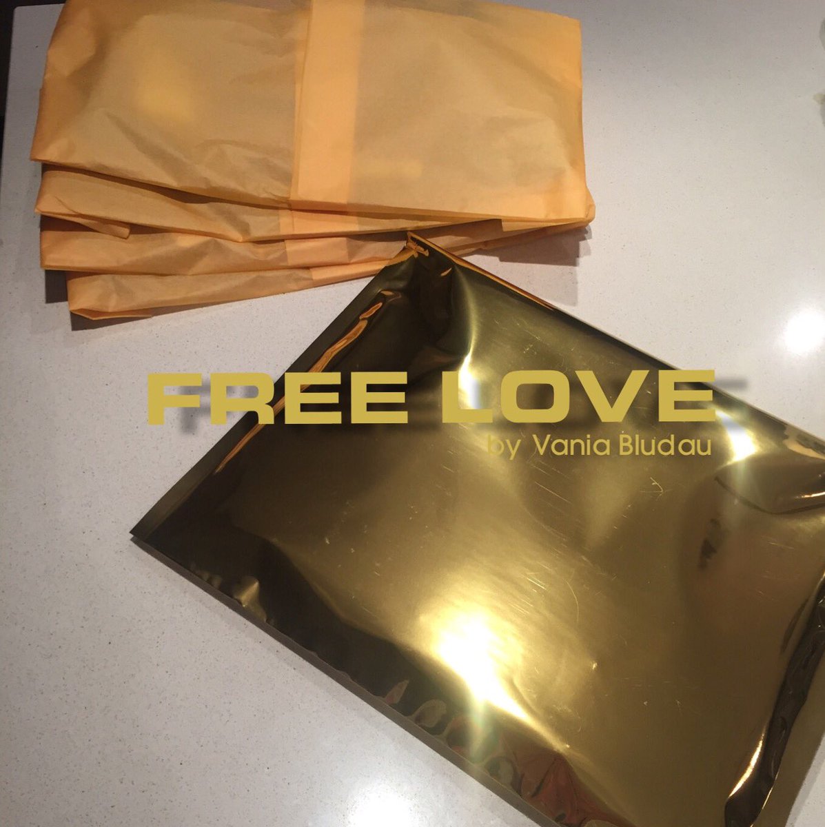 FREELOVEBYVB's tweet photo. Si llega en dorado somos @FREELOVEBYVB @VaniiaBlludau ✨🎁✨🎁✨🎁 https://t.co/kCHbaQGrTX