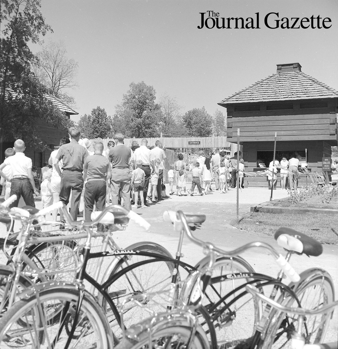 JGFeatures's tweet image. As @fwkidszoo nears the end its season, we #TBT to July 3, 1965, when 6,000 folks visited on its 1st opening day. #AllenCo200 #Indiana200