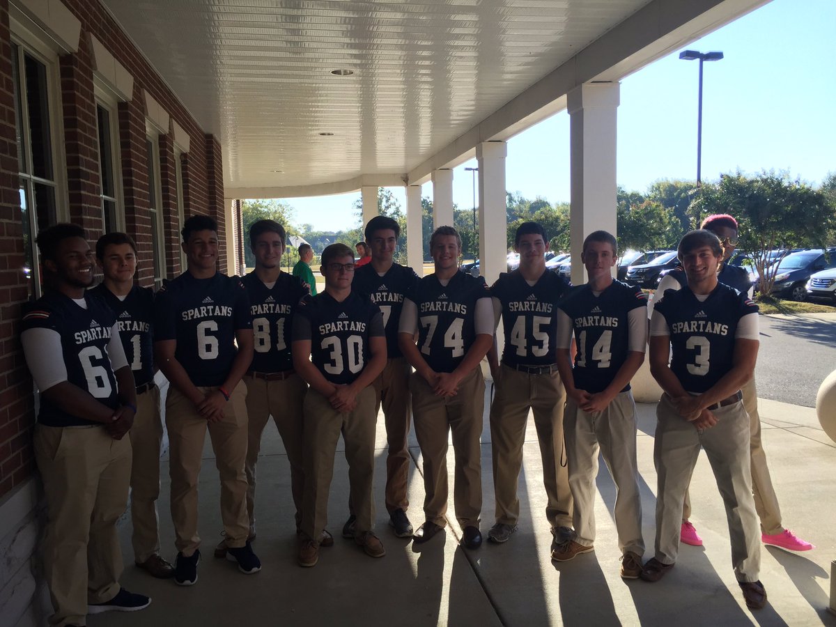 coach_bcoleman's tweet photo. Thank you @wcsADES for allowing our senior football players to greet the Allendale Alligators this morning as they arrived to school. https://t.co/qr6sEH9f8X