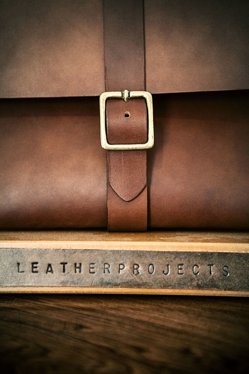drugipargaca's tweet photo. LEATHER GOODS: @LeatherProjects is about #modern, timeless and hand-sewn #design. 
Read:
https://t.co/9KFYk6snTE
#menswear #leathergoods https://t.co/BvPuVkrarq