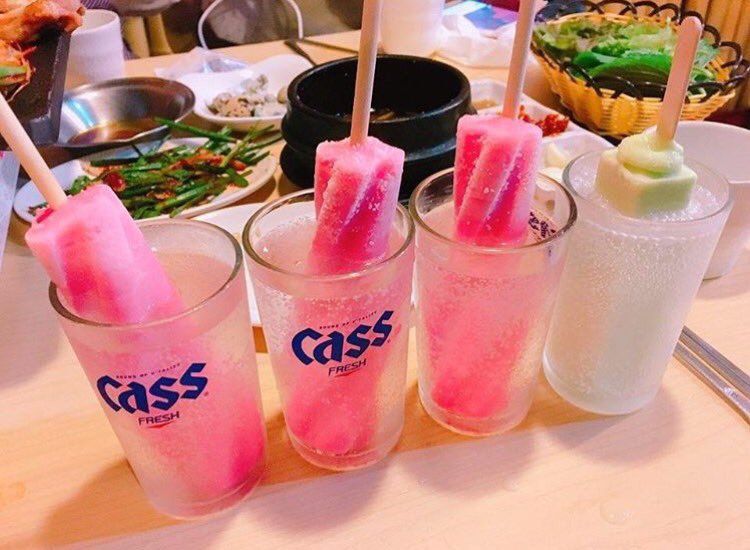 callme1993's tweet photo. 韓国のコンビニへ行ったら食べて欲しい商品🐷💓

🍓스크류바🍓

いちごの味がクセになるスクリューバー！
韓国の人はよくソーダ系のお酒に溶かして一緒に飲んでます😎

#callme1993 
#食べたいと思ったらRT https://t.co/HXZSvTlsYB