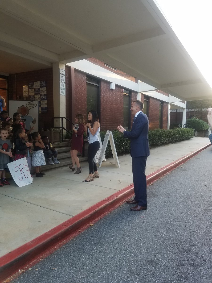 montygb3ll's tweet photo. @HighPointElem1 PreK classes surprised @JeffRoseSupt with a warm welcome to celebrate #gaprekweek https://t.co/IJmH1rzAxB