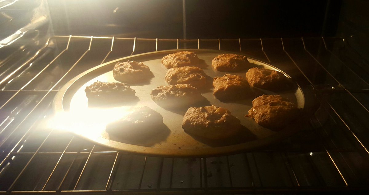 SGraham_FSU's tweet photo. Healthy Cookies!
1 cup banana
1/2 cup ground oats
2 Tbsp peanut butter
1/2 tsp cinnamon
2 Tbsp chocolate chips
350 for 10 minutes #FSUCAN https://t.co/sVt4gH6zgA