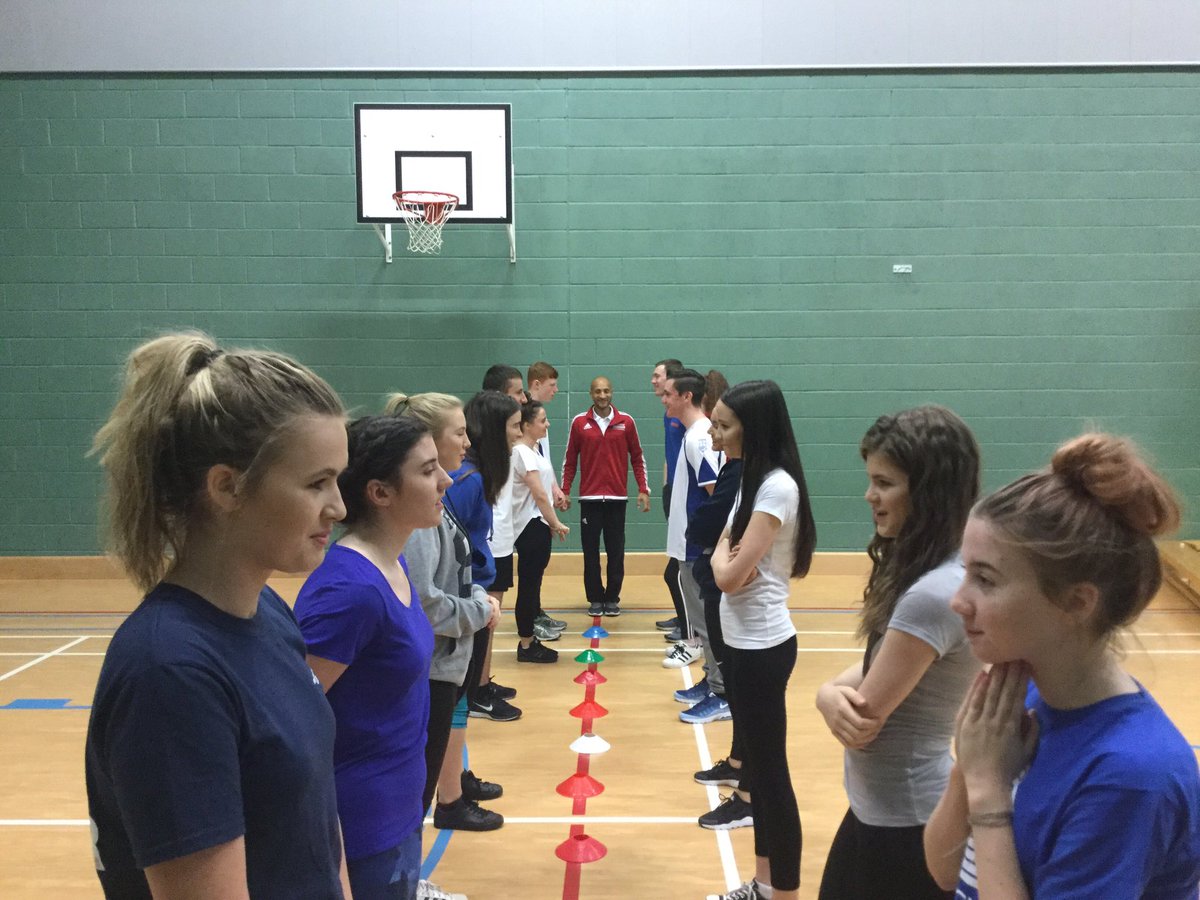 RLSS_ErskRen's tweet photo. Scotland's very own commonwealth gold medalist, Steve Frew came to visit PMHS through the Sky Sports Living for Sport initiative! #inspired https://t.co/al89Z8Flrz